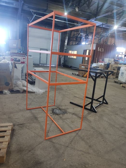 Продажа стеллажей, дивана держателей б/у