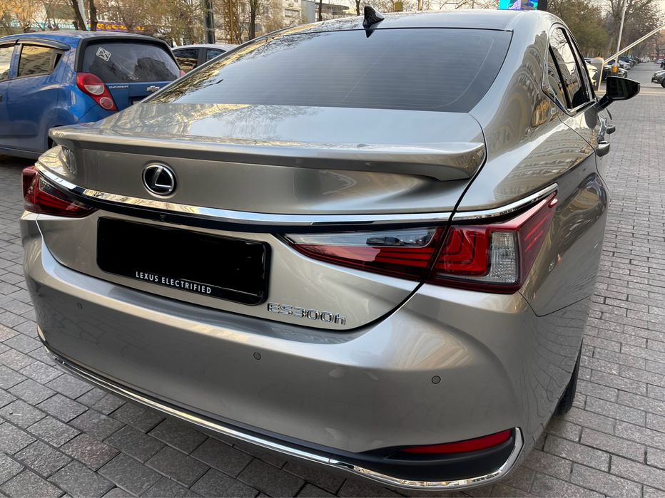 LEXUS ES 300 Hybrit (Premium) 2025 Full