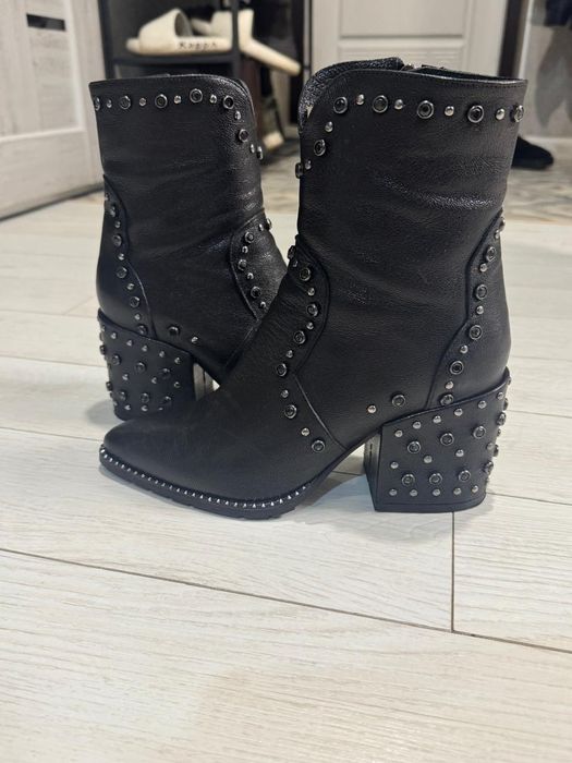 Продаю женские сапоги