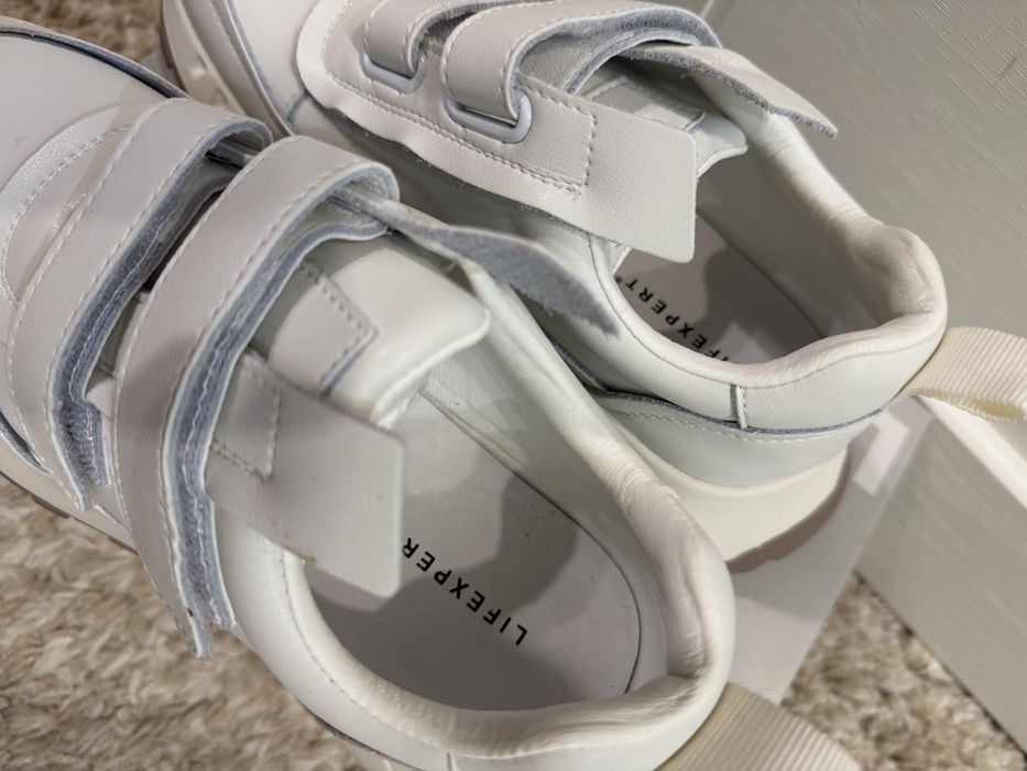 Кроссовки женские