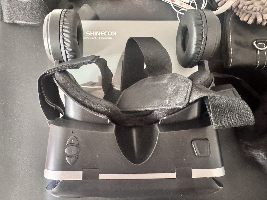 Продается VR очки со встроенными наушниками!