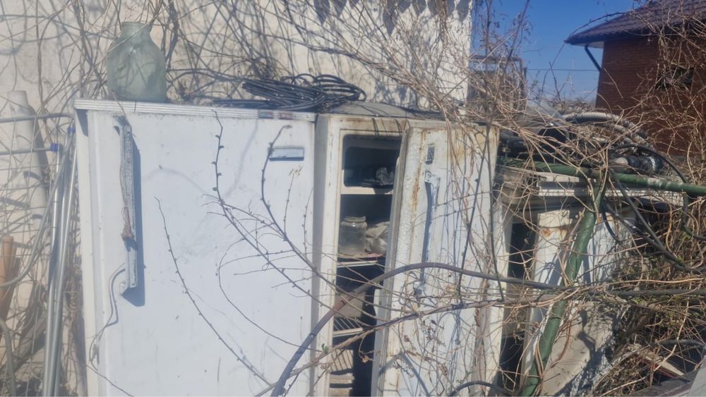 Продам холодильники на запчасти