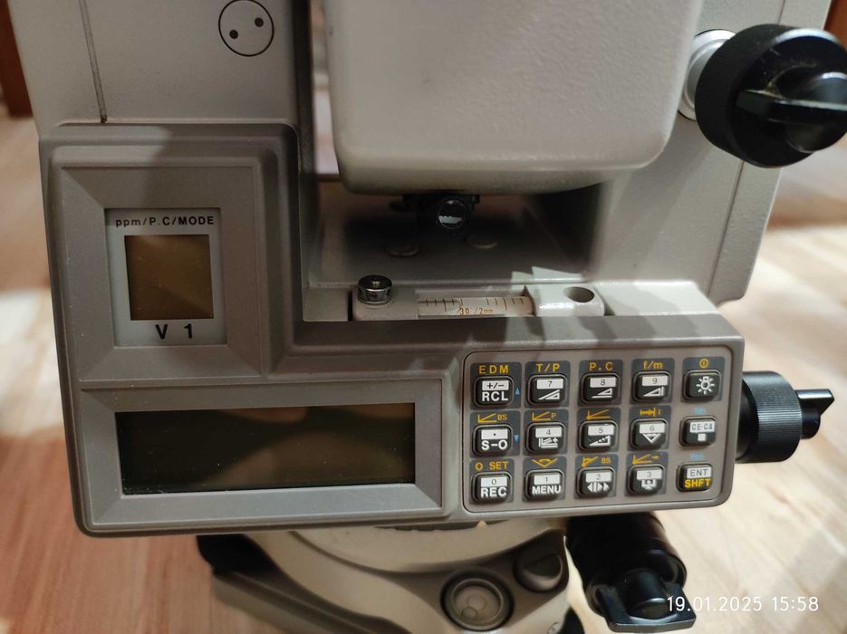 тахеометр японский. Sokkia set4b