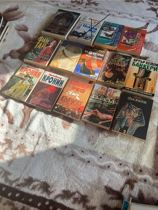 Продавам книги , худож.литература.