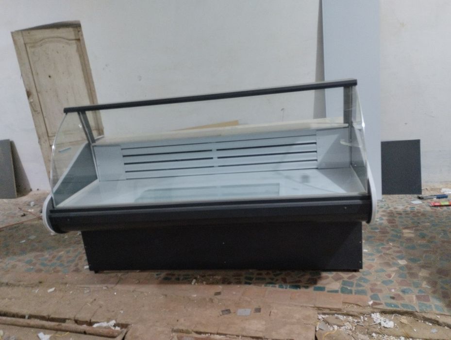Vitrina Kalbasa simetana  uchun xaladilnik vetrina