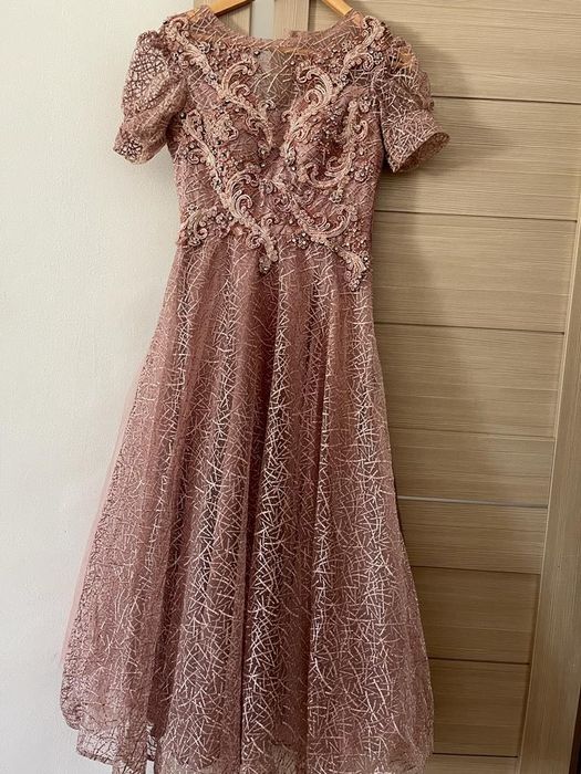 Вечерние платья продаются