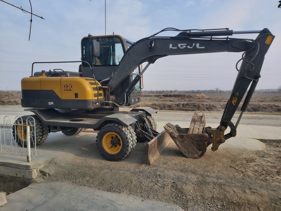 Экскаватор сотилади