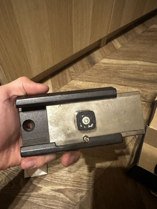 Замок врезной дверной барьер