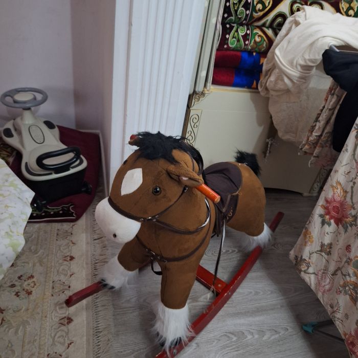 Продам лошадку детскую