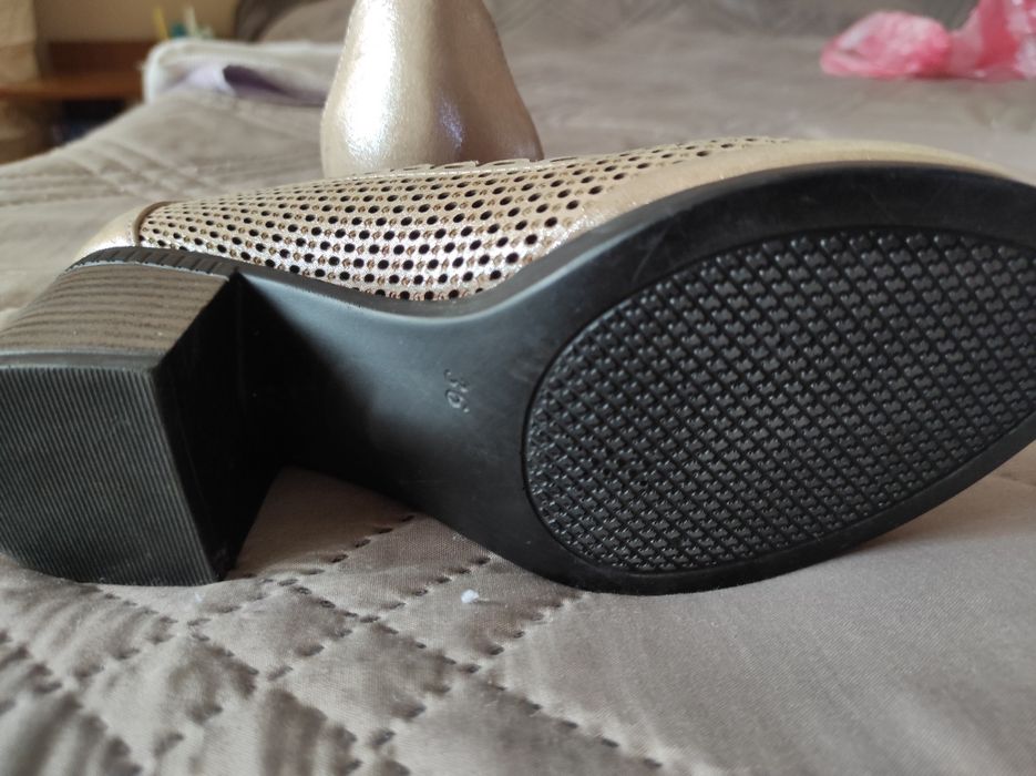 Обувки, пролетно-есенни, български