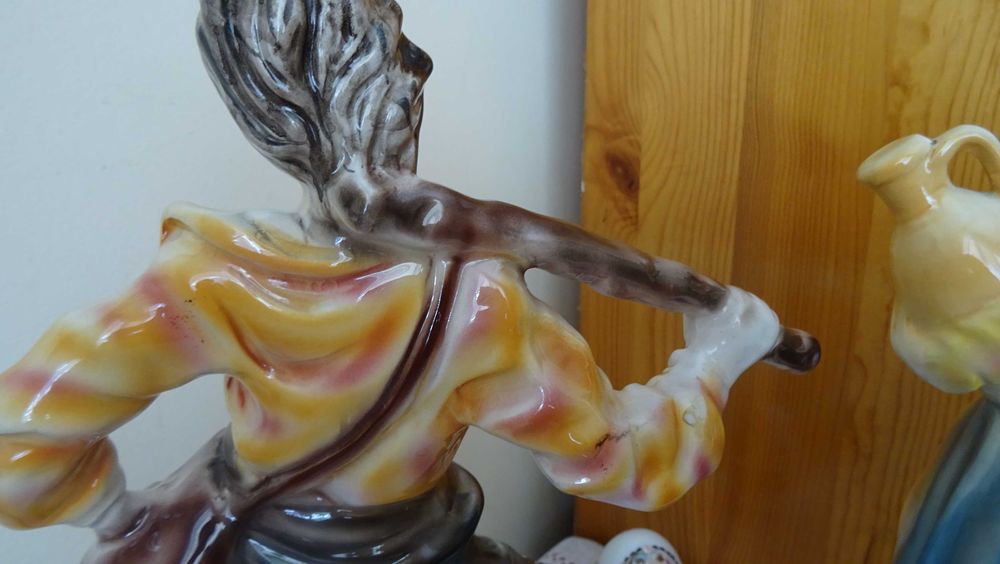 Големи порцеланови фигури. Майолика Италия втора половина на 20 век.