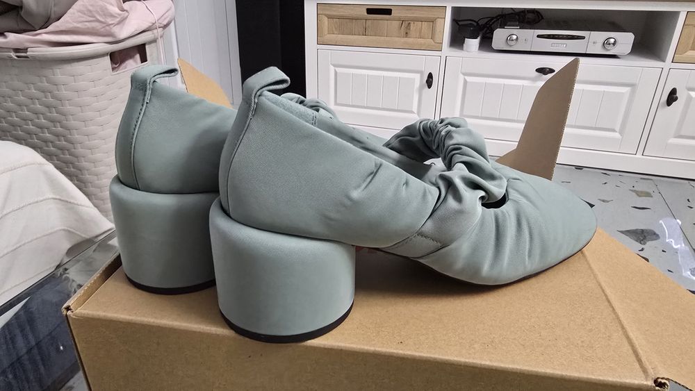 Pantofi Camper masura 37, noi