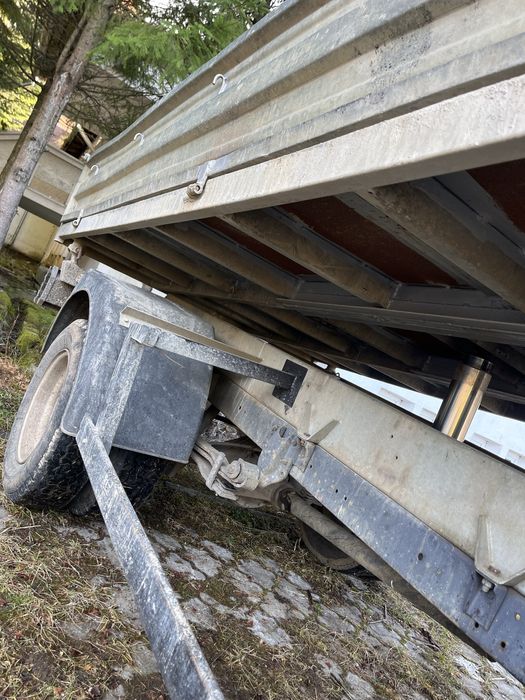 Nissan atleon 2001 basculabil trilateral