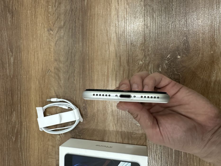 Айфон се 2020 / 128гб