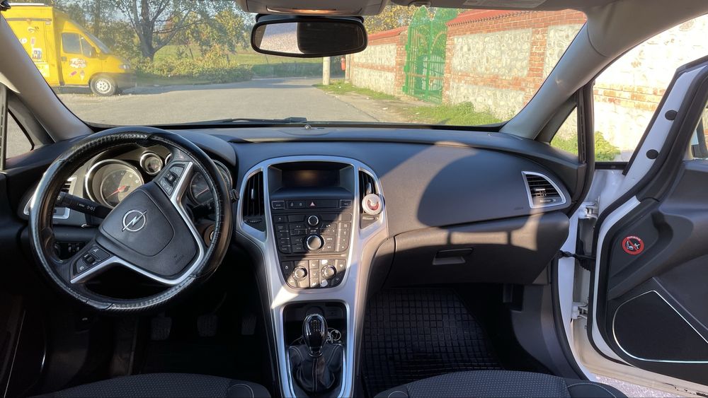Opel Astra J 1.4 turbo 140cp +GPL