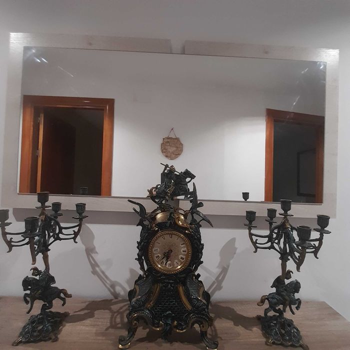 Ceas  de șemineu și perechea de sfeanice din bronz masiv