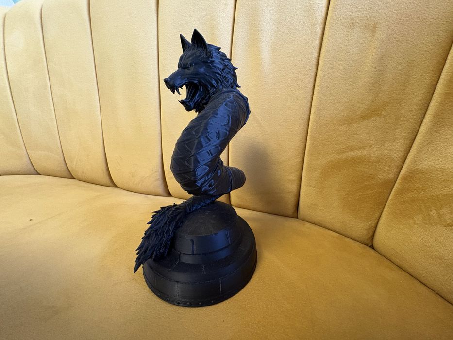 Statueta plastic Lupul Dacic