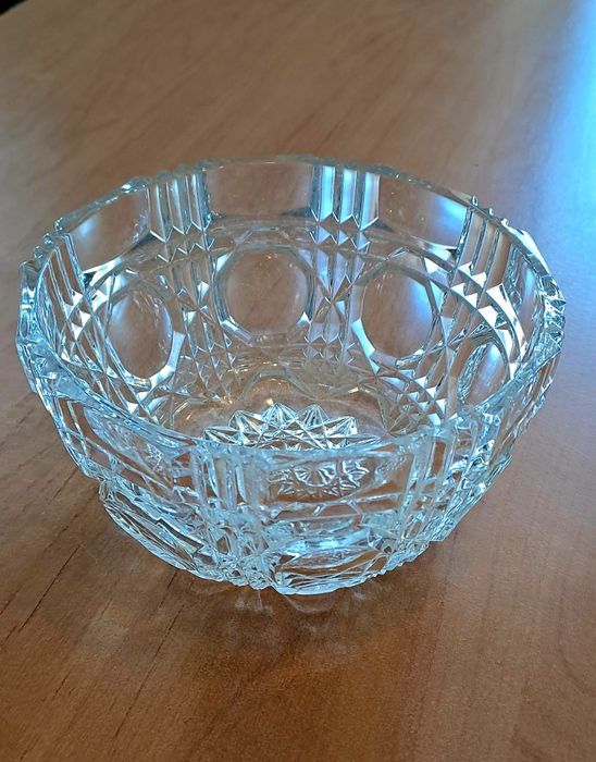 Хрустальные вазы и ладьи