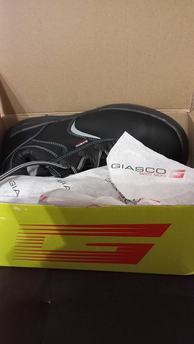 Работни обувки с бомбе