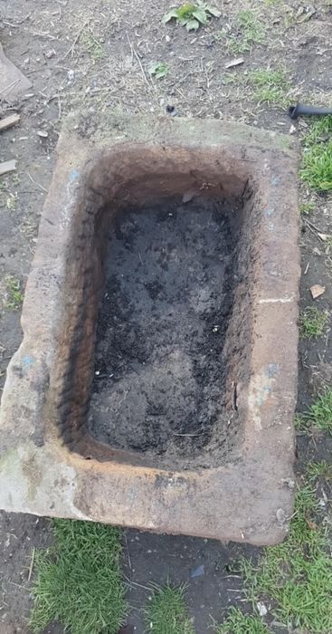 Дялани корита от камък