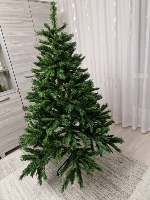 Brad artificial de 180 cm in stare perfecta
