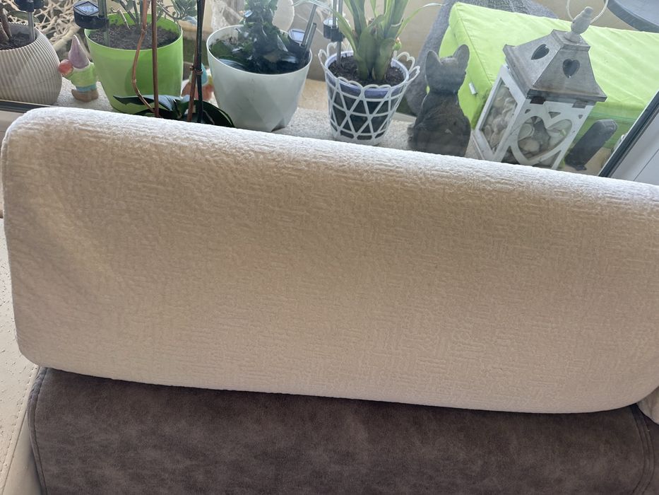 Диван с две табуретки