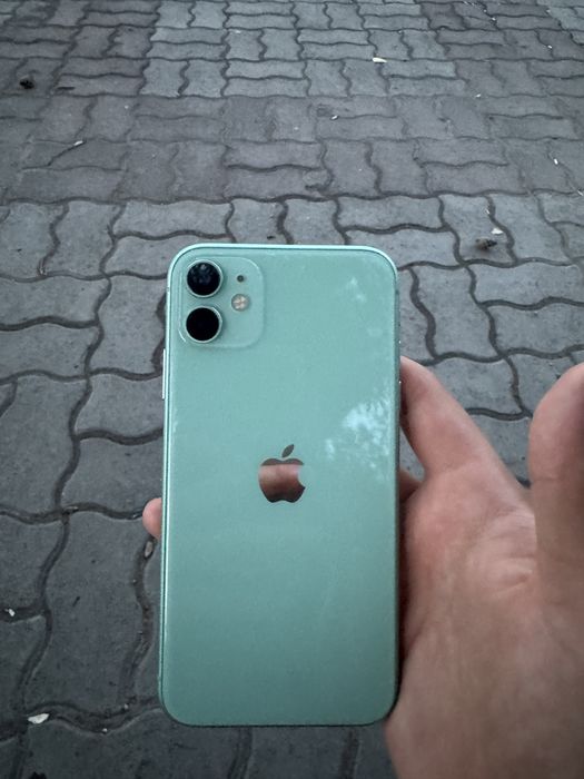 Продам Айфон 11