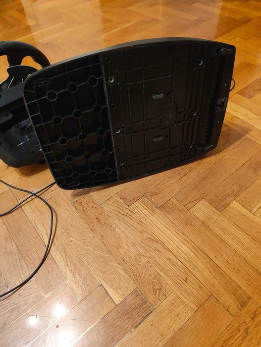 Logitech G25 Електрически волан и педали за Sim Racing