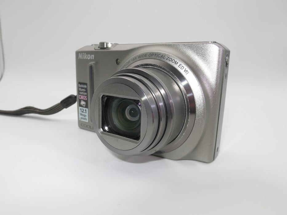 Nikon Coolpix S9100 компактен фотоапарат, дигитална камера с 18х оптичен зум, Full-HD видео, в отлично състояние, пълен комплект, работи перфектно