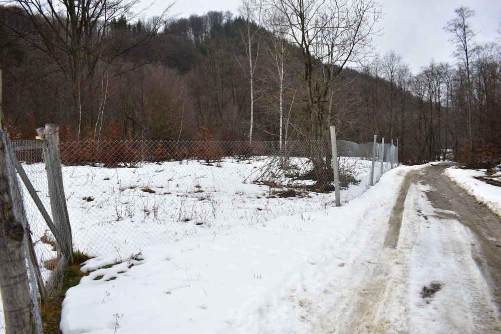 Vând teren+construcție