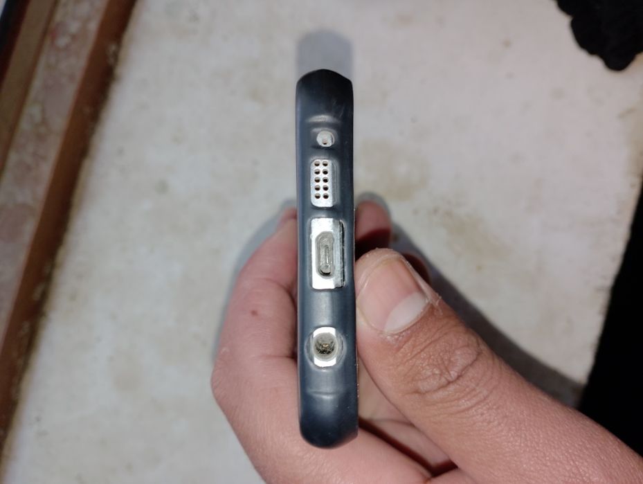 Samsung A3 16/2 gb xotira