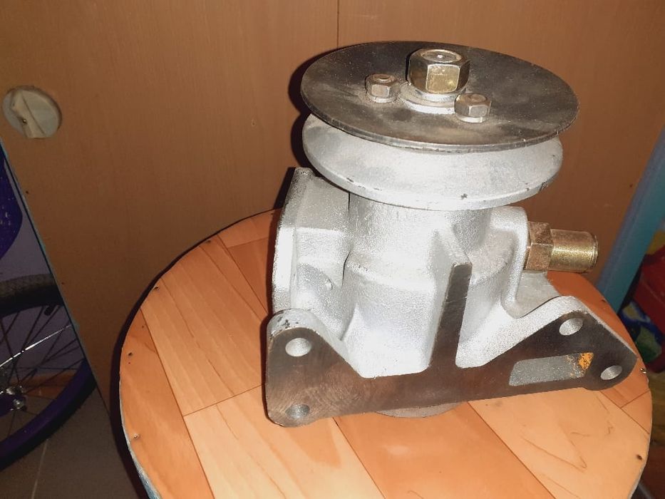 Водяной насос УРАЛ ЯМЗ-238