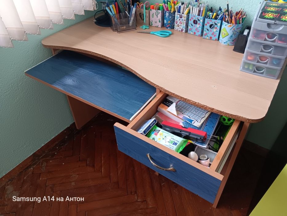 Ученическо бюро със чекмедже