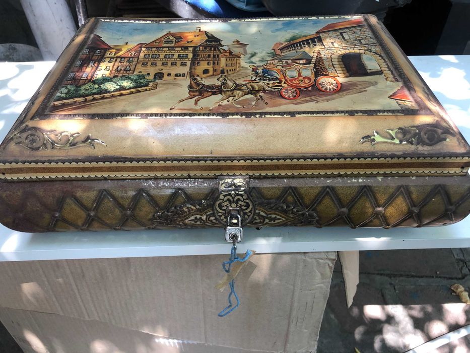 продавам старинна кутия