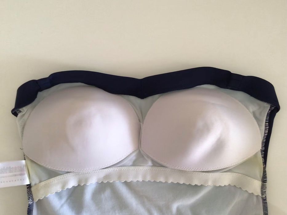 Дамски еднокомпонентен бански тип бандо. Размер 38