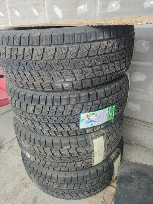 Покрышки новые комплект