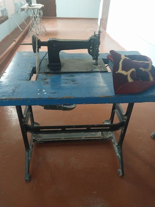 Швейная машинка Zinger