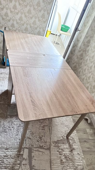 Продам раздвижной стол.