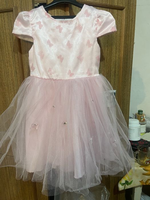 Платье для девочки лет 5-6 светло розовое