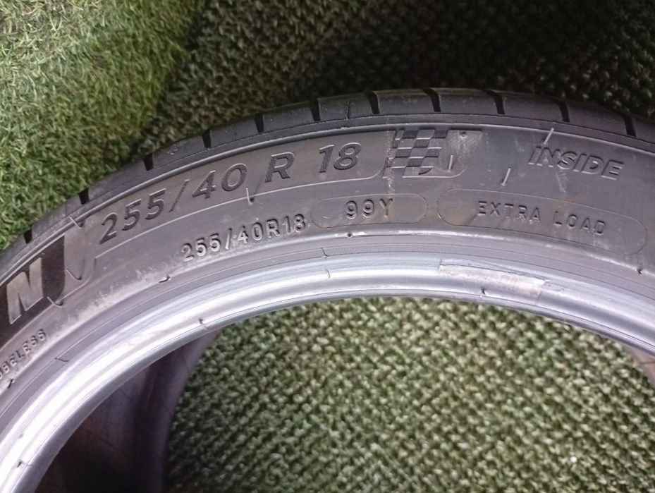 255 40 18 Michelin