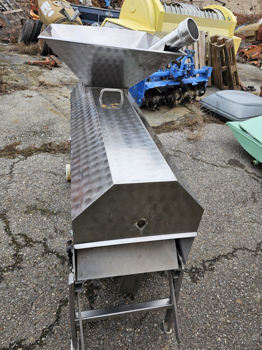 Ронкачна машина за грозде ронкачка