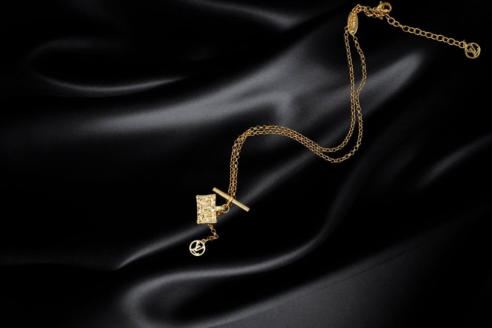 Lantisor Louis Vuitton, placat aur 18k