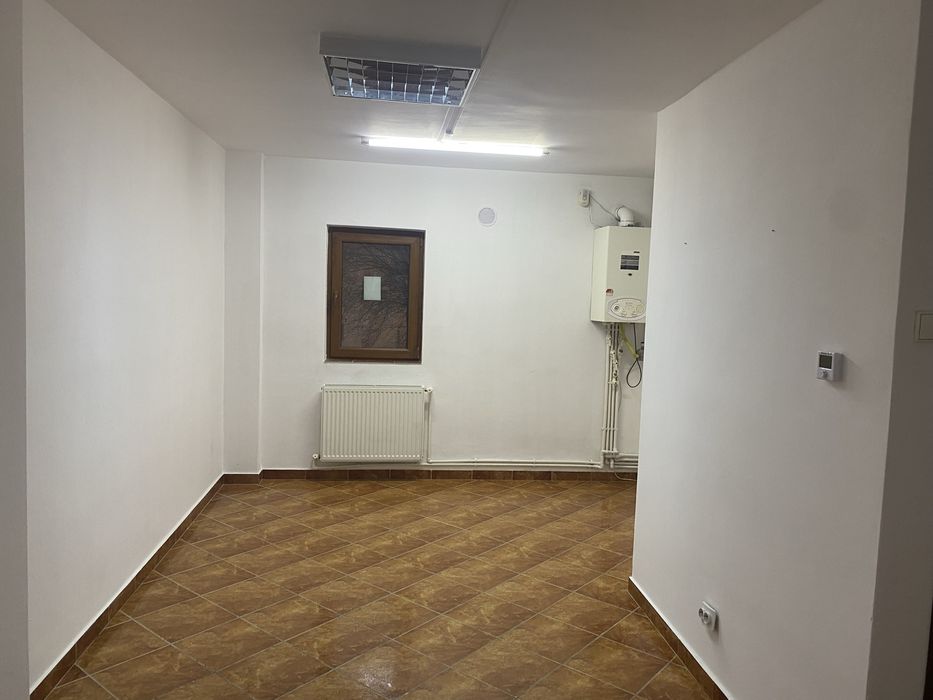 De inchiriat 2 spatii comerciale in  Petrosani