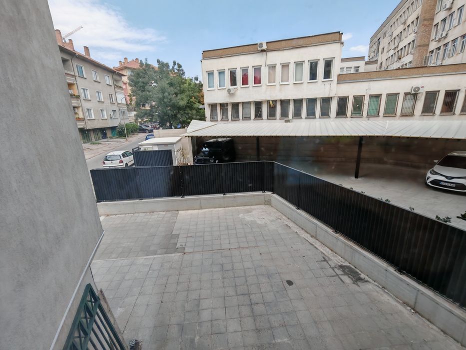 Дава се под наем Тристаен апартамент в Плевен, 9-ти квартал - 98 кв.м за 565 € - Снимка #13