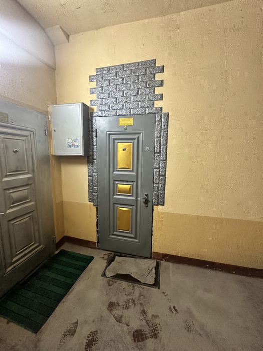 Продаеся 1/1/2 напротив кафе Ченсон