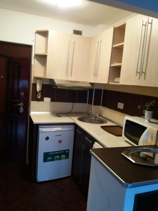 Închiriez garsonieră