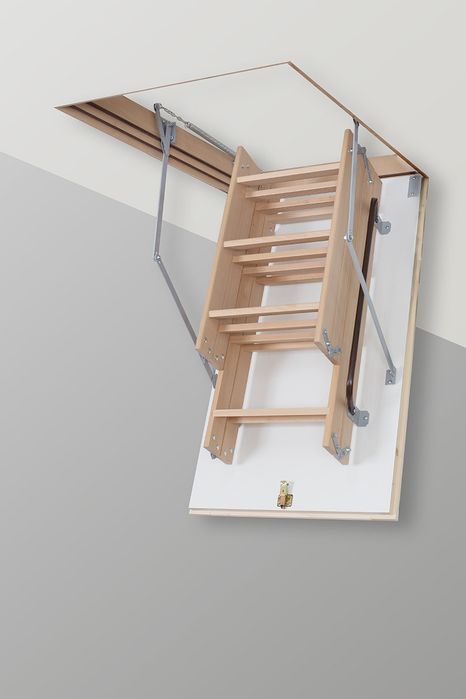 Scara pod mansard pe stoc, livrare rapidă