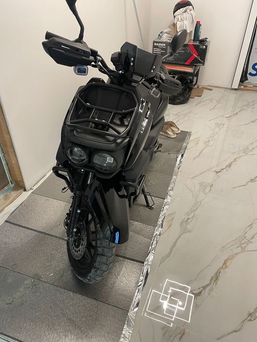 Продавам скутер нов внос китайски Тank150сс