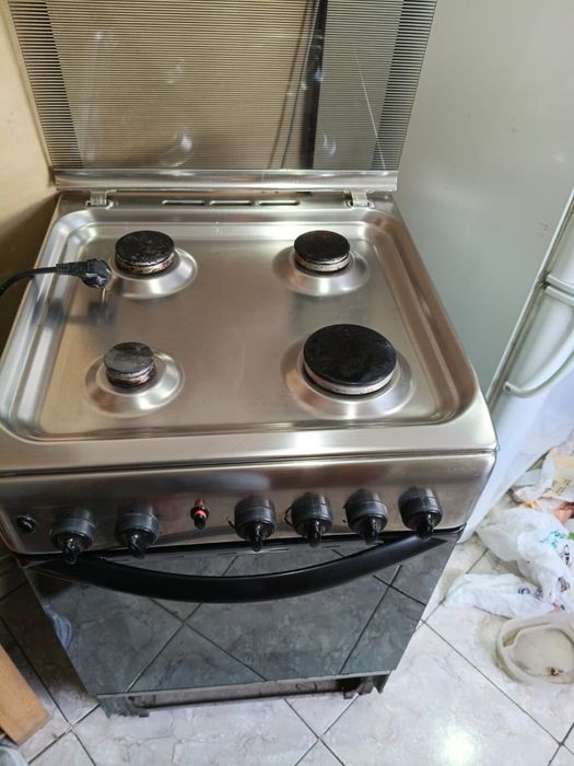Продам  плиту Indesit
