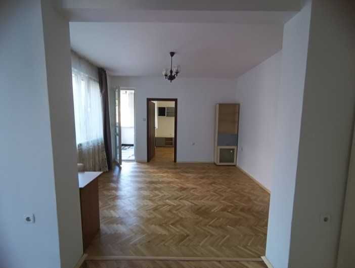 Продава се Двустаен апартамент в София, Център - 67 кв.м за 3060 €/кв.м - Снимка #2